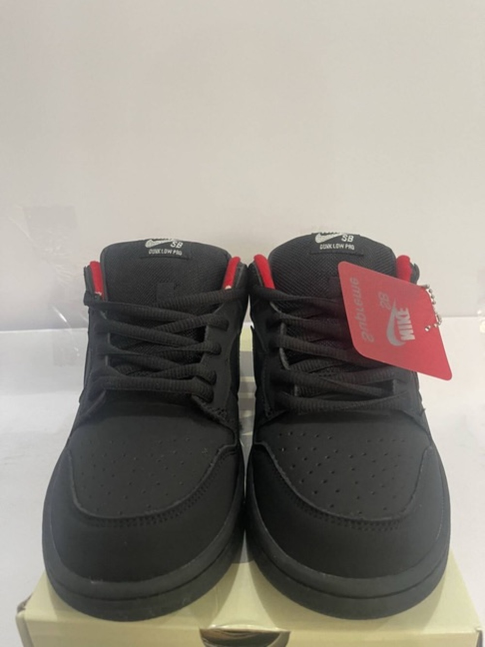 Nike Men's Black/Red Skate Sneakers